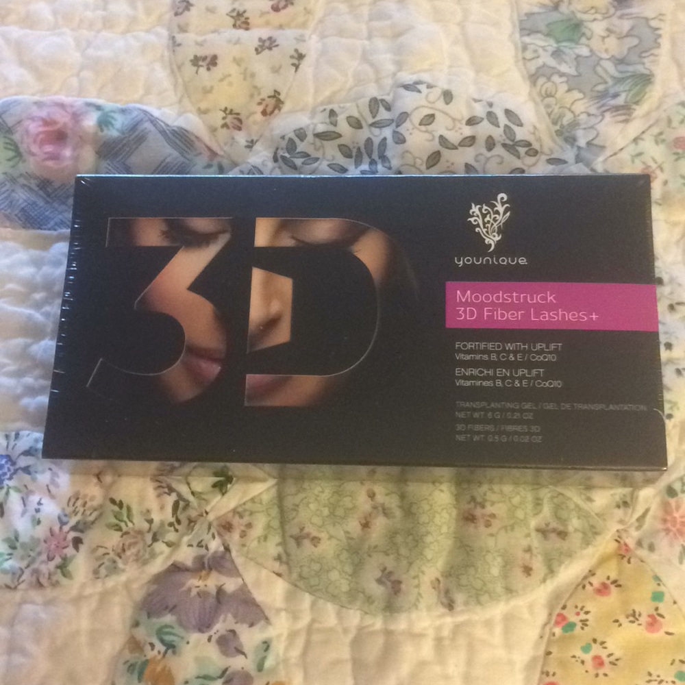 💜 YOUNIQUE 3-D Fiber Lashes